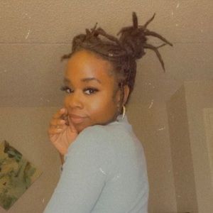 Meet your Posher, Elena